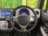 【レーダーブレーキサポート】走行中に前方の車両等を認識し、衝突しそうな時は警報とブレーキで衝突回避と被害軽減をアシスト。より安全にドライブをお楽しみいただけます。