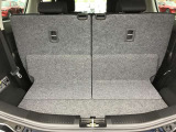 トランクルーム!後ろのシートは片方ずつ倒せます。乗る人や積む荷物に応じてアレンジが可能ですので多彩に使えてとても便利です。
