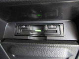 【ETC車載器】は、ビルトインタイプですっきり収納され、見た目も使い勝手も満足のアイテムです。