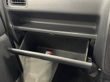 【グローブボックス】収納スペースが沢山あるので車内が散らからずに助かります。ちょっとした物を入れるのにいいですね♪