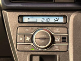 車内空調は&rdquo;AUTOエアコン&rdquo;にお任せ。温度を設定しておけば大丈夫です。運転に集中出来ますよ!