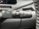 インテリジェントオートライトシステム。ハイビームアシストは前方用察知カメラで、対向車のライト、道路周辺の明るさを察知。手動で切り替えるわずらしさを軽減します。