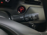 【オートライト(AUTO)】外の明るさをシステムが感知して、自動でヘッドライトが点灯します。ヘッドライトつけ忘れを防ぐ便利機能です