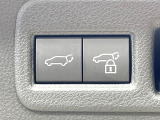 【パワーバックドア】スマートキーや運転席のボタンを押すだけでリアゲートが自動で開閉します!荷物を持っている時や、高い位置にあるバックドアを閉める際に便利な機能です♪
