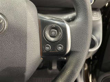 【ステアリングスイッチ】運転中に視線を前に向けたまま画面の操作できます。