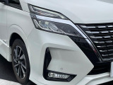 【LEDヘッドライト】悪天候や夜間走行時も良好な視界を確保し安心して運転できる高輝度LEDヘッドライトを装備!点灯速度が早く、消費電力も抑えられています。