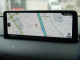 マツダコネクトの10.25インチワイドセンターディスプレイです。『Android Auto』『Apple CarPlay』や独自のコネクテッドサービスに対応したインターフェイスシステムです。