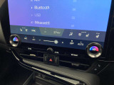 デュアルエアコンとは、運転席と助手席で、個別に温度設定ができる機能です。気温の感じ方は、人それぞれ違うもの。乗る人に優しい機能ですね。