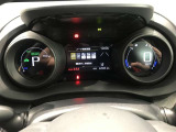 とっても見やすいメーターです。夜間時はラグジュアリーな気分にさせてくれる照明が魅力ですので、夜のドライブも楽しみになりますよ♪