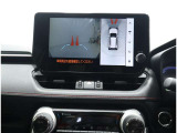 パノラミックビューモニター装備!トップビュー&フロントビュー・車両に取り付けたフロント、サイド、バックカメラの映像を合成して画面上に表示させることで、低速時の運転を補助する装置です。