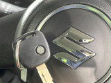 【キーレス】少し離れた場所からでもボタン一つでドアの開錠・施錠ができるのでとっても便利!ドアの鍵穴周りに傷をつけることもありません♪
