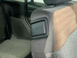 運転席からでも助手席シートを倒すことができちゃいます。