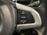 【ステアリングスイッチ】運転中に視線を前に向けたまま画面の操作できます。