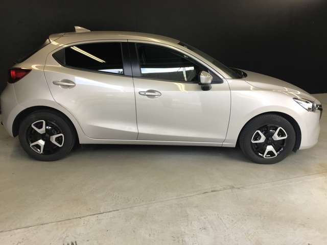 マツダ MAZDA2 1.5 15BD の中古車詳細 (11,000km, プラチナクォーツM