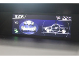 ダッシュボード上中央には大型カラー液晶のマルチファンクションディスプレイを設置。車両の様々な情報を表示します。