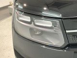 LEDヘッドライトは、点灯の瞬間から最大光量を発揮し、突然暗くなるトンネルなどでの安定感を高めます。