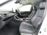 収納も便利で使いやすい。小物や大切な物をやさしく収納。カップホルダーの位置も使いやすいです♪