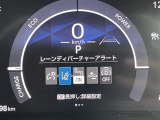 ◆【レーンディパーチャーアラート(LDA)】クルマが車線または走路から逸脱する可能性がある場合に、ブザーまたはハンドルの振動により注意をうながします。機能には限界があるためご注意ください。
