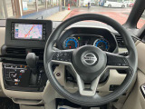 使いやすく安全な操作性と良好な視界を実現した運転席!