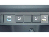 運転席、助手席シ-トにはシ-トヒ-タ-が付いているので、寒い朝も快適〜♪