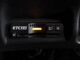 ETC付。高速道路の料金所はキャッシュレスで通過です。サービスエリア等にあるスマートインターの出入口も利用可能でとっても便利。ご納車後すぐにお使い頂けるようセットアップしてのお渡しとなります。