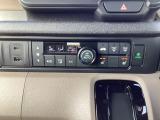 運転席・助手席には寒い冬には嬉しいシートヒーターつき。
