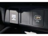 USBオーディオ用ソケットがついていますので携帯電話などを接続すれば音楽等の再生が可能です!