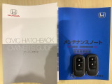 スマートキーは鍵をバッグに入れたままでもドアロックの開閉やエンジンのON・OFFができます。夜間や雨の日も鍵を探さなくて良いので便利です。