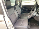 【運転席シート】へたりがちな運転席も大きなへたりがなく、綺麗な状態です。