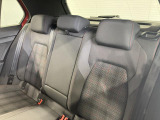 シートは適度な硬さによって長時間の運転でも疲れにくいと定評があります。国産車とは全く違った座り心地ですが、長年培われた欧州の椅子文化をご体感ください。
