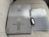 取扱説明書、整備手帳、スライドドアの開閉も出来て便利な、インテリジェントキー。
