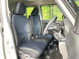 運転席シート廻りは使用感も少なく、良好な状態となっています。前オーナー様が丁寧に使っていたことがよくわかりますね。