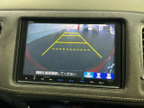リバースギアに入れるだけで後方の表示へ切り替わります。夜間や雨の日の駐車も楽になりますよ。
