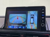 【マルチカメラ】前後左右に付いたカメラ映像をもとに、車を上空から見下ろしたように表示!狭い駐車場での車庫入れや道でのすれ違い時も安心です