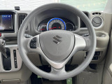 インテリアに合わせたデザインのステアリングは、運転される方のことも考え、運転しやすい形状、大きさです。是非一度、実際に触ってお確かめください。