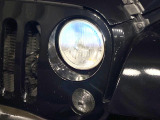 ●LEDヘッドライト:夜間走行時も良好な視界を確保し安心して運転できる高輝度LEDヘッドライトを装備!点灯速度が早く、消費電力も抑えられています。