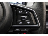 全車速域追従クルーズコントロールやエンジンの出力特性を切り替える「SIドライブ」のスイッチをステアリングの右手に装備。