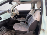 助手席も落ち着いて乗車いただけます。
