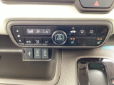 運転席・助手席にはシートヒーター付き。寒い冬には嬉しい機能です!