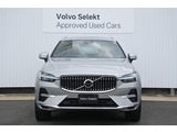 アダプティブクルーズは前方車に投影反射されるミリ波レーダーをグリル部の受光機で感知。カメラ機能と併せて車両相互の車間距離と速度を瞬時に読み取り適正な間隔を保ちます。