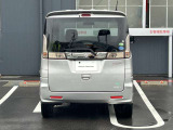 軽自動車に見えない堂々とした後姿です!