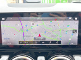 ●ベンツ純正ナビ:一体感のあるナビは、高級感ある車内を演出してくれます。Bluetooth再生などオーディオ機能も充実しておりますので、運転もより楽しめます♪