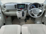インパネ全体は写真の通りです!広々の運転席!運転席周りのボタンも操作しやすいです!写真で見切れている部分で見たい箇所があればお気軽にお問い合わせください!!