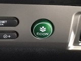 ★ECONスイッチ★ エコドライブを加速しよう!スイッチをONにすると、運転の仕方によるロスを抑え込み燃費をよくするようクルマが頑張ります(*^ー^*)燃費向上にチャレンジ♪