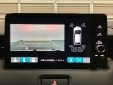 バックでの車庫入れも安心です!リアカメラが付いているバックモニター付のナビディスプレイを装備しております。バンパーについているソナーや、操作線もついており距離感も画面から確認できます。