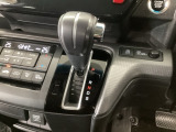 オートマチックシフトレバーは、手になじみ操作しやすい形状で安全運転にもつながります♪