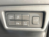 【パワーバックドア】スマートキーや運転席のボタンを押すだけでリアゲートが自動で開閉します!荷物を持っている時や、高い位置にあるバックドアを閉める際に便利な機能です♪