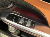 メモリー付き電動シートも装備されておりますのでシート位置を3パターン記憶できます。