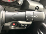 【オートライト】周りの明るさに応じて自動でヘッドライトの点灯・消灯ができる機能です!ライトの付け忘れ・消し忘れなどが無くなり、雨の日や夕方の走行も安心!トンネル通過時も便利ですね♪