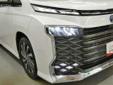 LEDヘッドライトです。デザイン性がよくとても明るいので、夜間の走行や悪天候でも安心です。しかも長寿命!